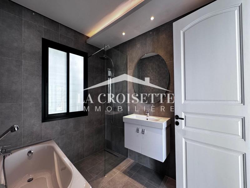 Villa S+5 avec piscine à La Soukra